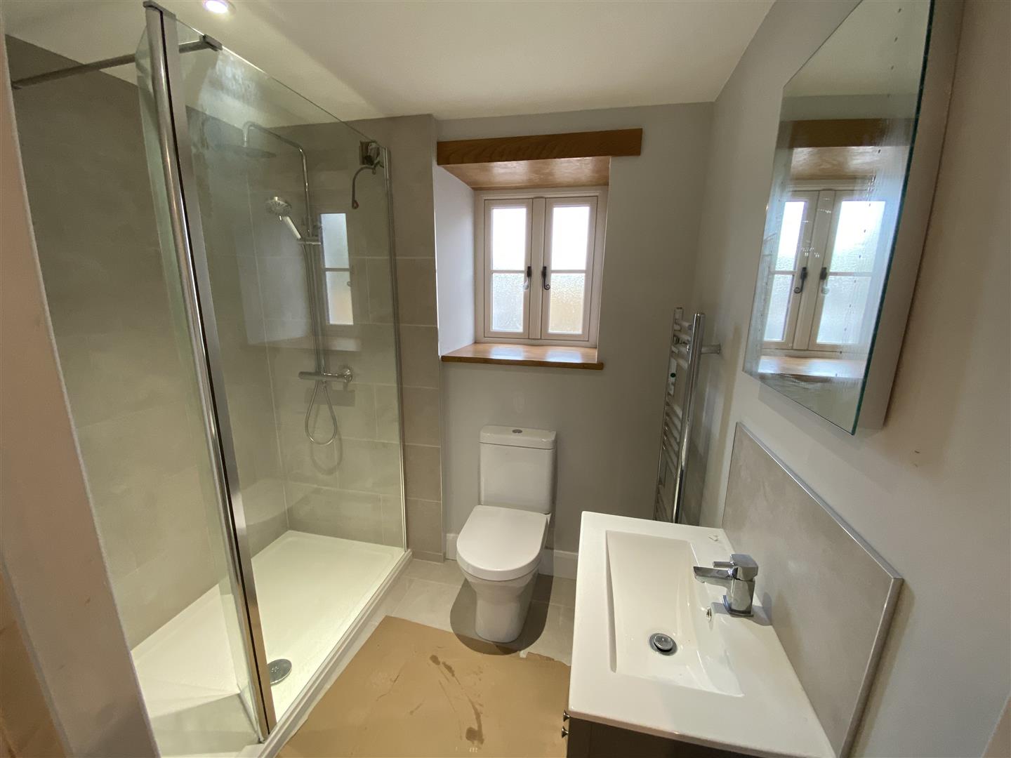 EN SUITE SHOWER ROOM